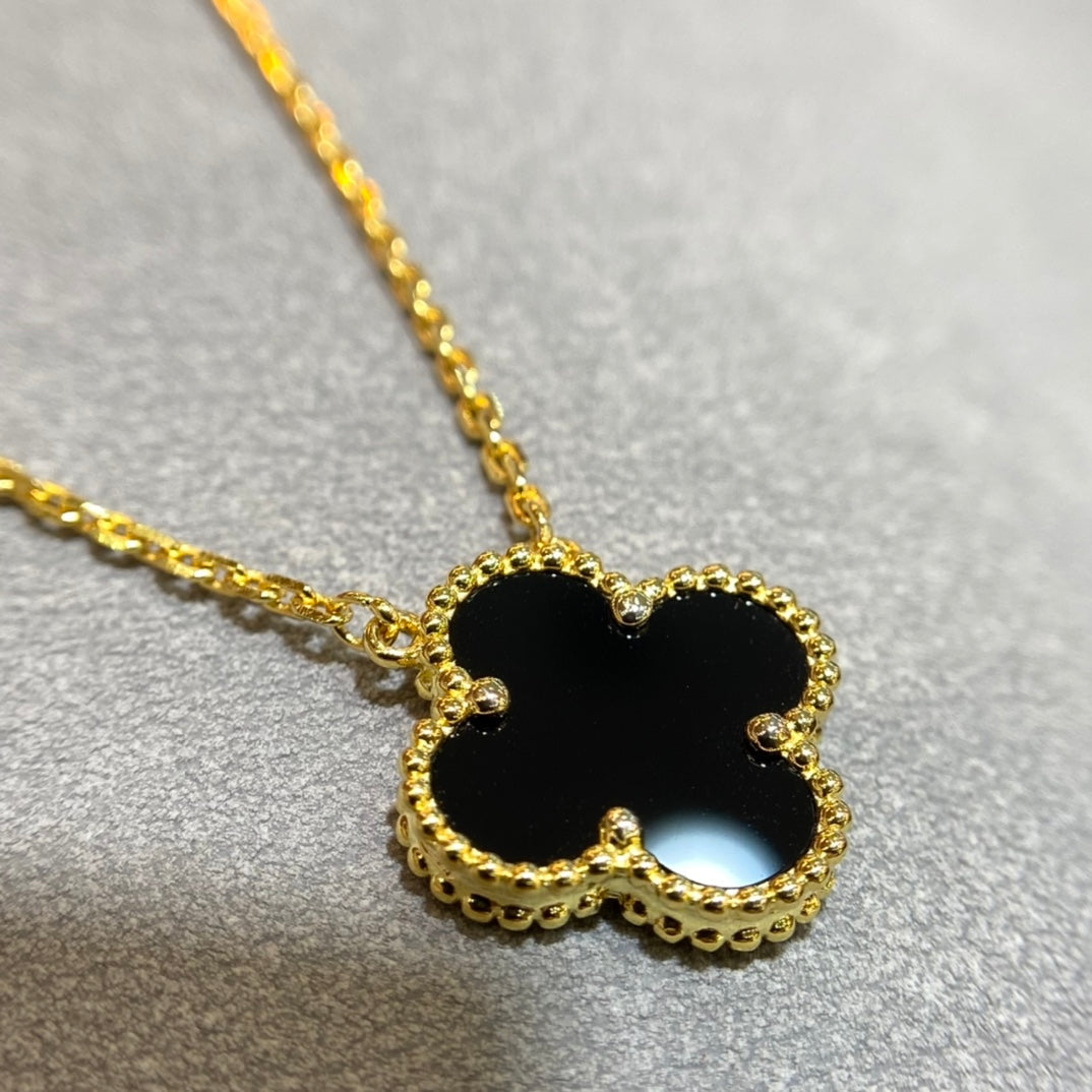 Four-Leaf Clover Necklace Lavish - Black